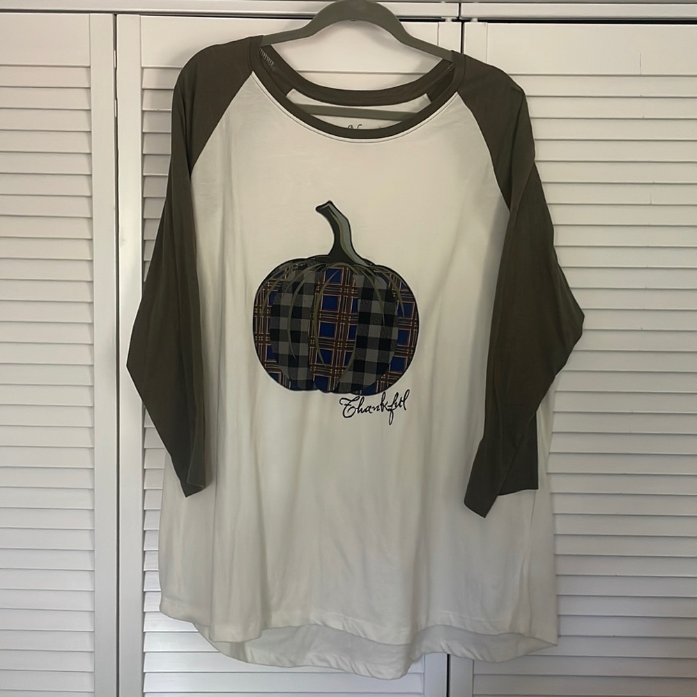 3/4 length Thankful Fall tee. Baseball style - off white and olive green. 2XL